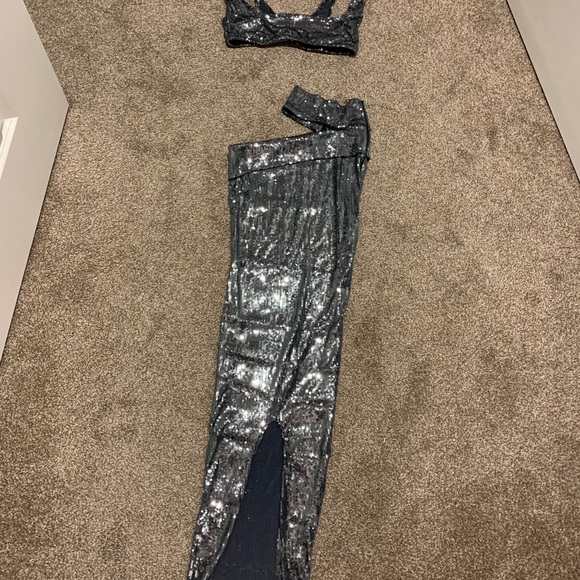 Two piece set from Grayscale - Picture 3 of 4